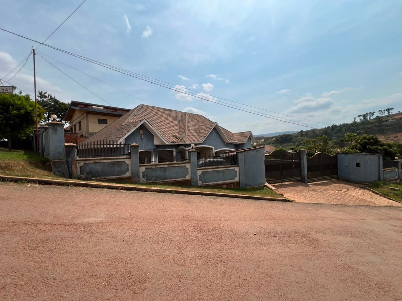Residential 2 in 1 house for Sale in kibagabaga prime neighborhood near the Memorial.