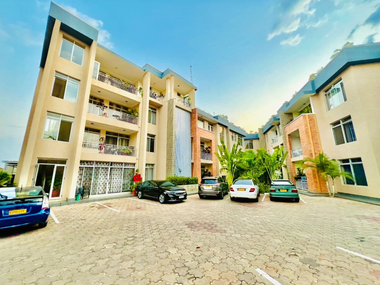 Kibagabaga – Spacious Modern Apartment for Rent-1,900,000 RWF / $1,300 per month